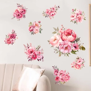 Détail de stickers muraux fleurs roses à l'aquarelle montrant diverses tailles sur un mur