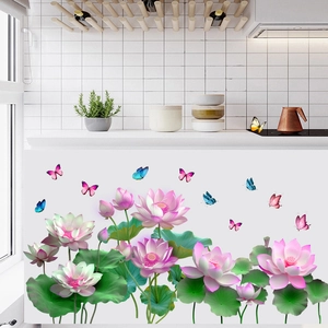 Détail de stickers muraux imperméables lotus et papillons posés dans une cuisine