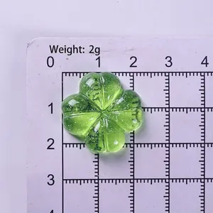 Grüner Glitzer-Kleeblatt-Anhänger aus Harz für DIY-Schmuck und Bastelarbeiten, 2g