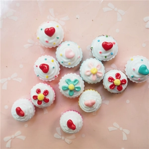 Set of 12 miniature resin cupcakes with hearts and flowers for DIY phone case crafts