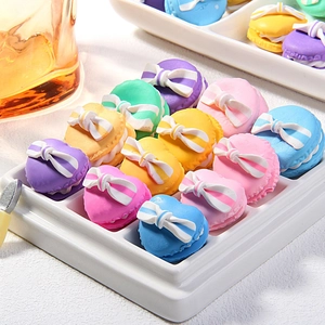 Bunte herzförmige Macaron DIY Harz-Anhänger mit weißen Schleifen für Bastelprojekte