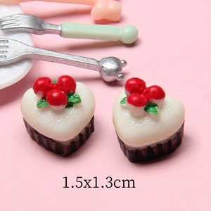 Miniature resin heart strawberry cupcake 1.5x1.3cm detail for DIY dollhouse dessert