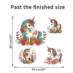 Dettagli degli adesivi murali con unicorno e fiori con dimensioni di 60x60cm per cameretta