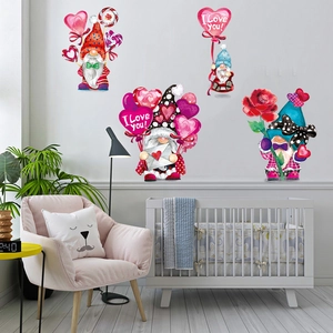 Détails de stickers muraux nains de la Saint-Valentin avec ballons en cœur dans une chambre