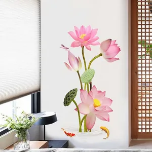 Sticker mural style chinois avec fleurs de lotus roses et poissons koi sur mur blanc