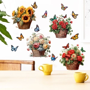 Détail de stickers muraux floraux avec tournesols et roses dans un décor de salle à manger