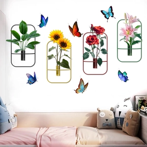 Set aus 4 minimalistischen Wandvasen aus Metall mit Kunstblumen und 3D-Schmetterlingen