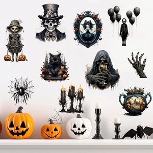Detail van Halloween muurstickers met skeletten en gothic katten op witte achtergrond