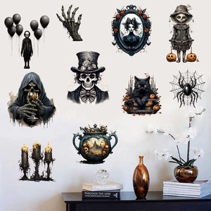 Gotische Halloween muurstickers met schedels, spinnen en zwarte katten op witte muur