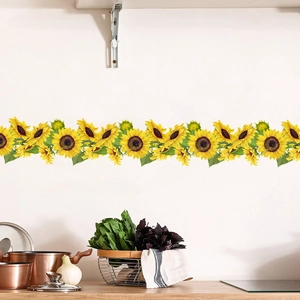 Detail der wasserdichten Sonnenblumen Wandsticker Bordüre auf einer Küchenwand