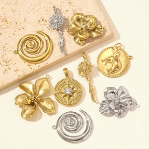 Ciondoli vintage francesi in acciaio inossidabile con diamanti floreali e design a stella