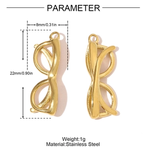 Detailweergave van goudkleurige bril-hanger van roestvrij staal met 22mm hoogtematen