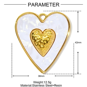 Detail view of heart pendant with size 42x38mm and weight parameters on white background