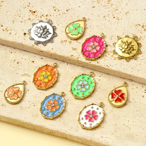 Roestvrijstalen hangers met kleurrijke emaille bloemen en klaver voor DIY-sieraden