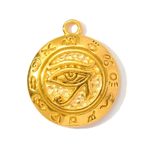 Détail d'un pendentif œil d'Horus doré avec symboles célestes pour création bijoux