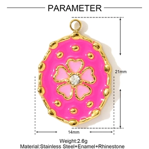 Gedetailleerd overzicht van de afmetingen van de roze emaille hanger 21 mm bij 14 mm