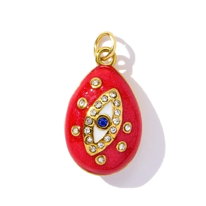 Détail du pendentif Evil Eye rouge en forme de goutte avec dorure et cristaux brillants