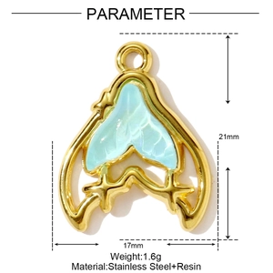 Tableau détaillé des tailles du pendentif queue de baleine dorée, hauteur 21 mm et largeur 17 mm