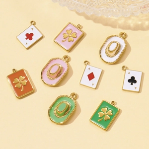 Pendentifs DIY avec cartes de poker, trèfle et chapeau de cow-boy en finition dorée