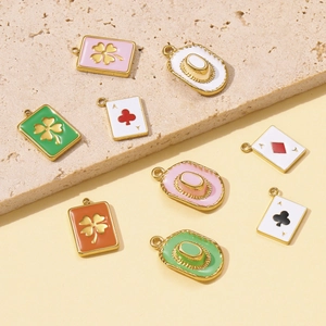 Ensemble de pendentifs trèfle, poker A et chapeau de cowboy en acier titane émaillé doré