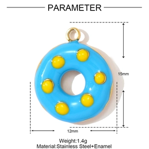 Detail des blauen Donut-Anhängers mit 15mm Maßen und Edelstahl-Emaille-Struktur
