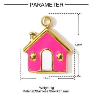 Detailansicht der 12mm x 10mm rosa Emaille-Hausanhänger Maße und Edelstahlmaterialqualität