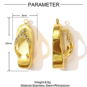 Detailweergave van gouden slipper hanger met strassteentjes en afmetingen