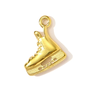 Detail van een goudkleurige schaatshanger met getextureerde veters en een opengewerkt mes