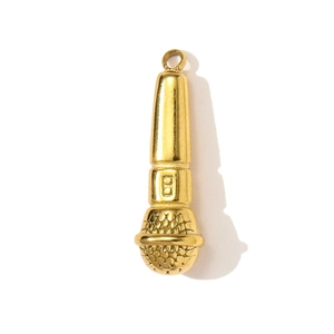 Gedetailleerde opname van een glanzende gouden microfoon hanger van roestvrij staal