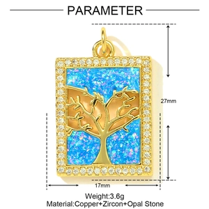 Détail pendentif arbre de vie en cuivre avec opale bleue et zircons incrustés