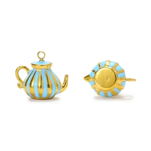 Gros plan détaillé du pendentif théière bleu clair et doré pour création de bijoux
