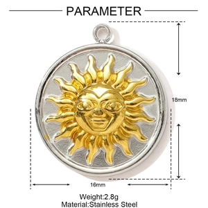 Pendentif dieu du soleil bicolore en acier inoxydable avec relief et mesures de 18mm