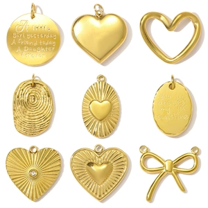 Ciondoli in Acciaio Inossidabile Lucidato a Specchio Cuore Tondo Fiocco Placcati in Oro Con Scritte Incise DIY Gioielli Donna