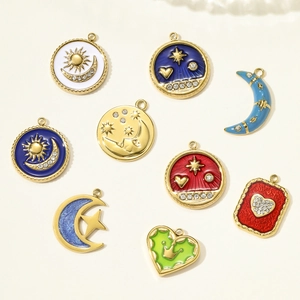 Colgantes vintage franceses de sol y luna en acero inoxidable dorado y esmalte de colores