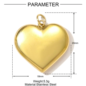 Dettagli del ciondolo a cuore dorato lucido con dimensioni di 20 mm di altezza e 18 mm