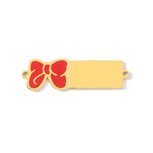 Détail du nœud en émail rouge et de la plaque rectangulaire jaune pour bijoux DIY