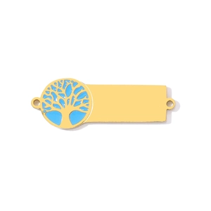 Vue détaillée du pendentif arbre de vie doré avec émail bleu ciel et zone à graver
