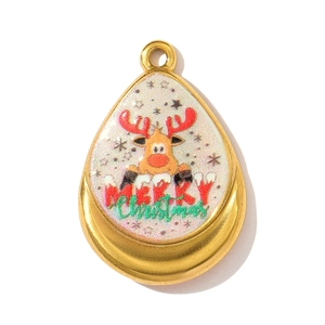 Detalle del colgante navideño dorado en forma de gota con diseño de reno y purpurina