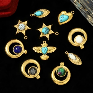 Pendentifs vintage français en acier inoxydable doré avec cœur et étoile en pierre