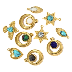 Sélection de pendentifs vintage en acier inoxydable doré avec pierres naturelles