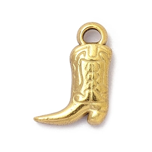 Detailansicht eines goldenen Cowboy-Stiefel-Anhängers mit Prägemuster und stabiler Öse