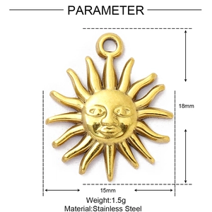 Detailansicht eines 18x15mm goldenen Sonnenanhängers mit Gesichtsrelief aus Edelstahl