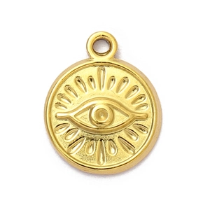 Makro-Detail des runden goldenen Edelstahl-Evil-Eye-Anhängers mit geprägter Textur