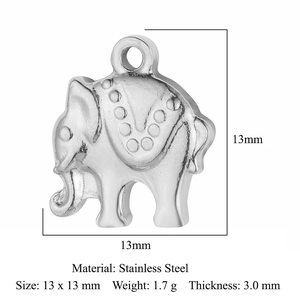 Vue détaillée du pendentif éléphant 13x13mm en acier inoxydable poli avec texture