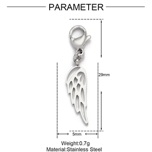 Detail of wing-shaped stainless steel pendant with dimensions 29x5mm and lobster clasp