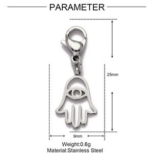 Vue détaillée des paramètres du pendentif main de Hamsa en acier avec fermoir et dimensions