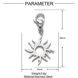 Détail d'un pendentif soleil en acier inoxydable de 15mm avec dimensions et fermoir mousqueton