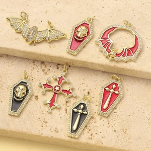 Colgantes góticos de calavera y cruz con esmalte rojo y circonitas sobre piedra