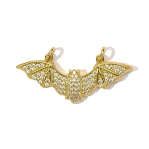 Colgante de murciélago gótico dorado con circonitas blancas y anillos dobles