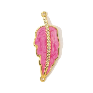 Roze blad hanger met gouden rand, marmeren emaille en sprankelende zirkonia's